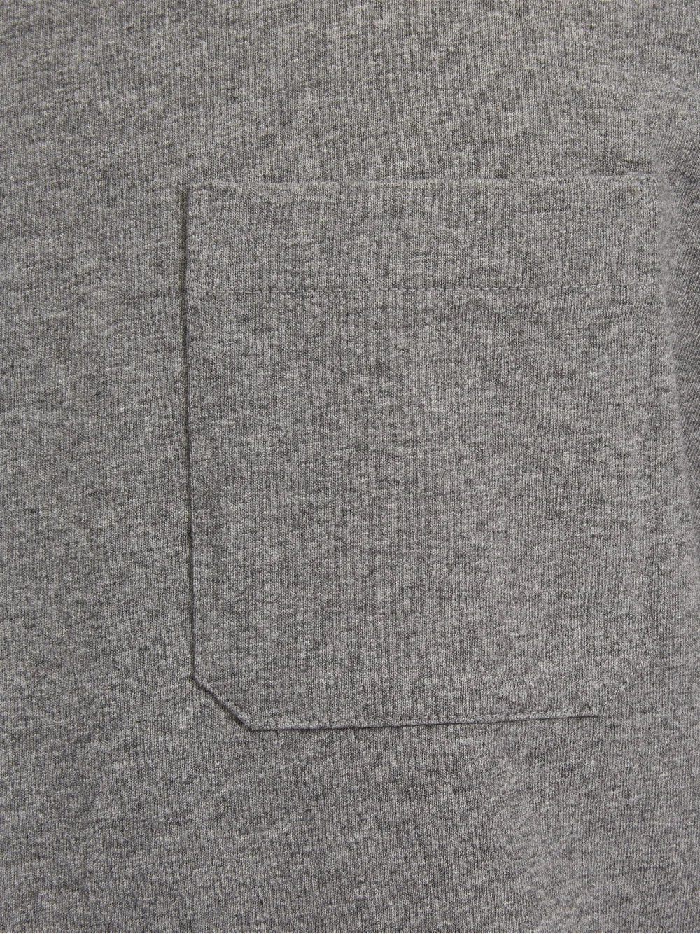 Le t-shirt à poche premium