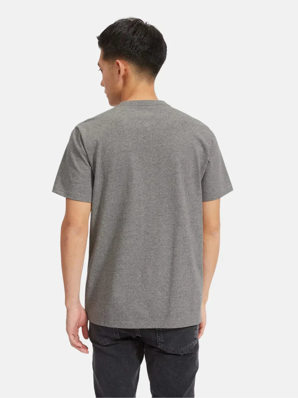 Le t-shirt à poche premium
