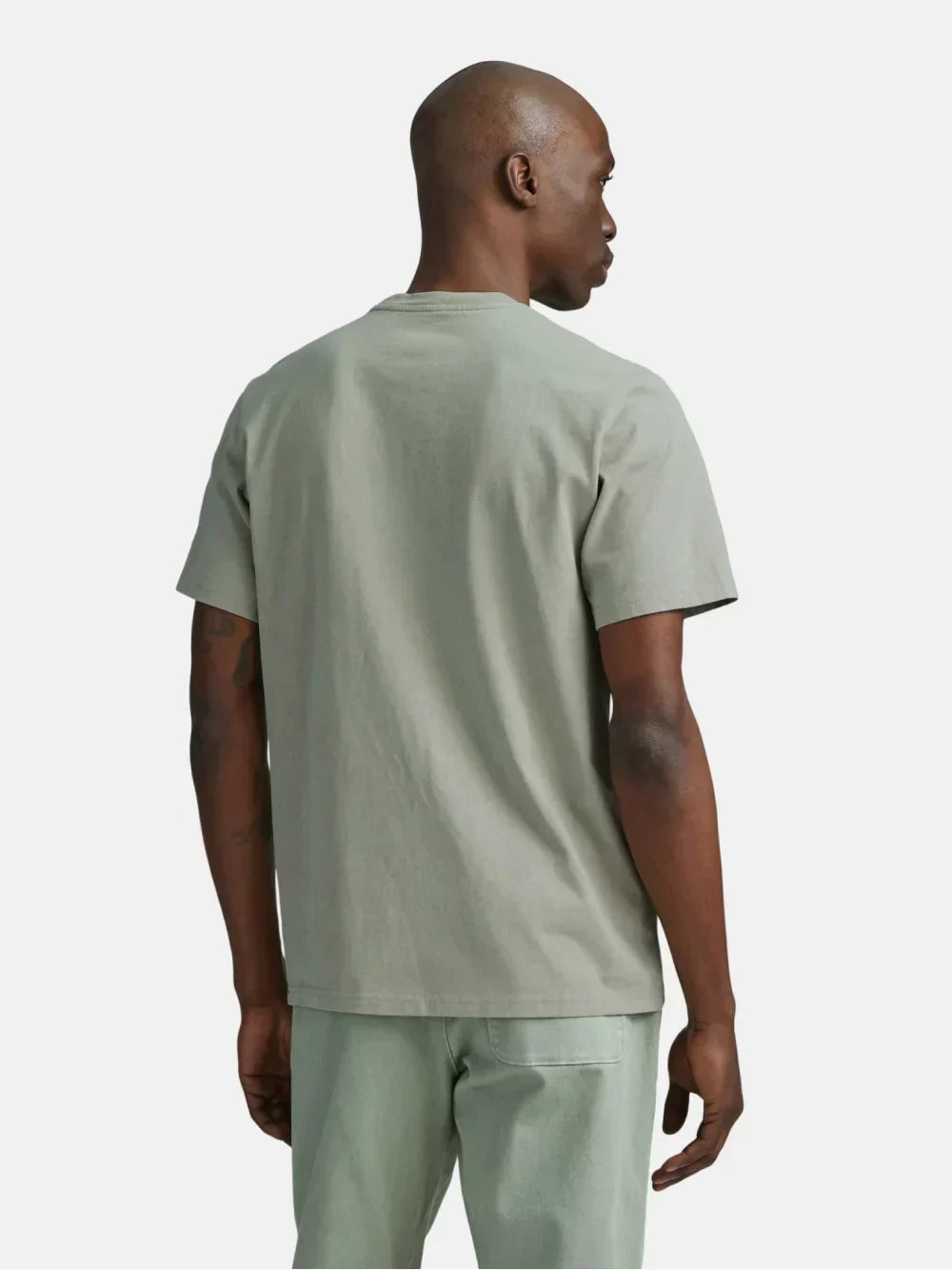 Le t-shirt à poche premium