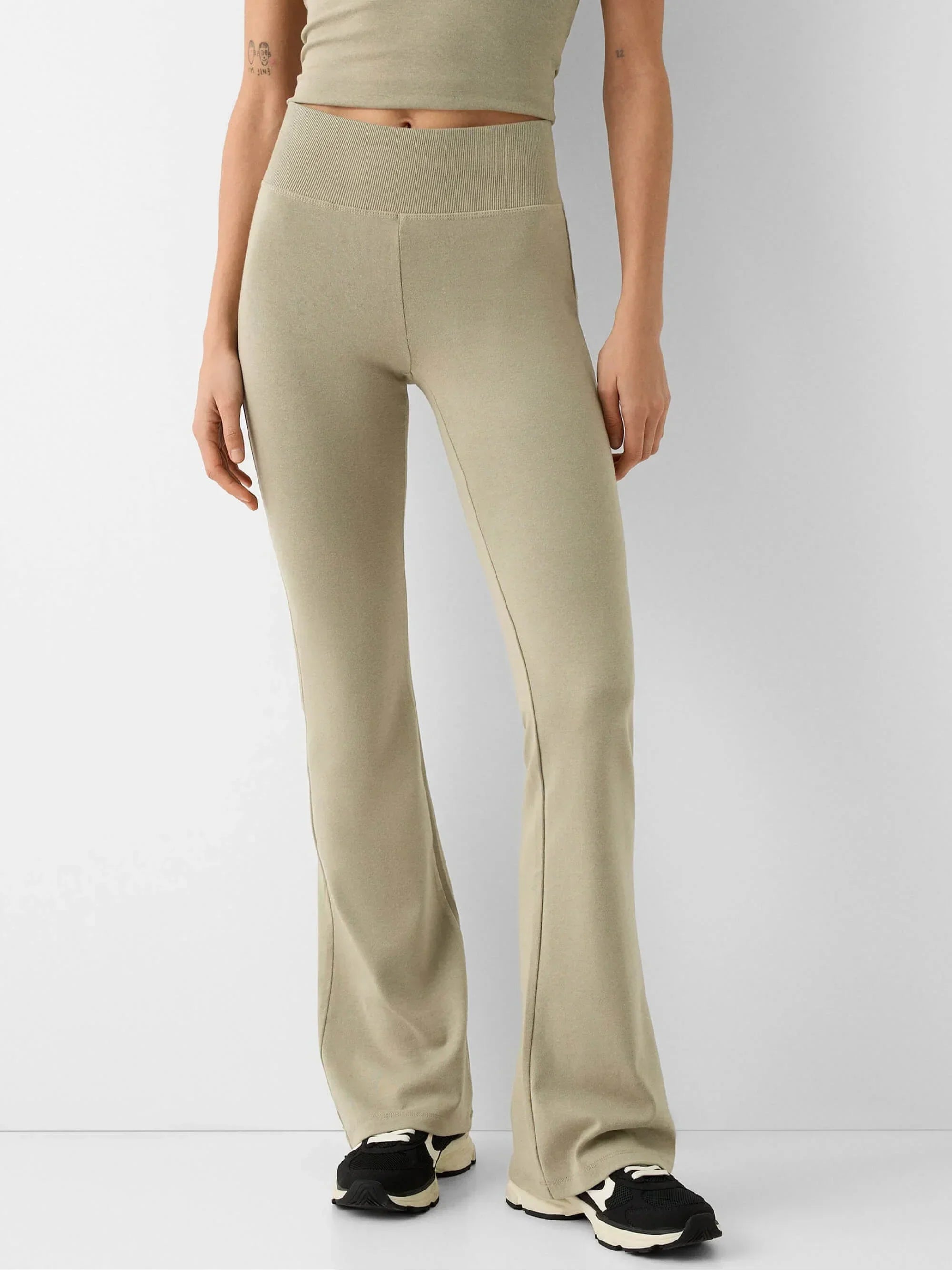 Flared Hosen