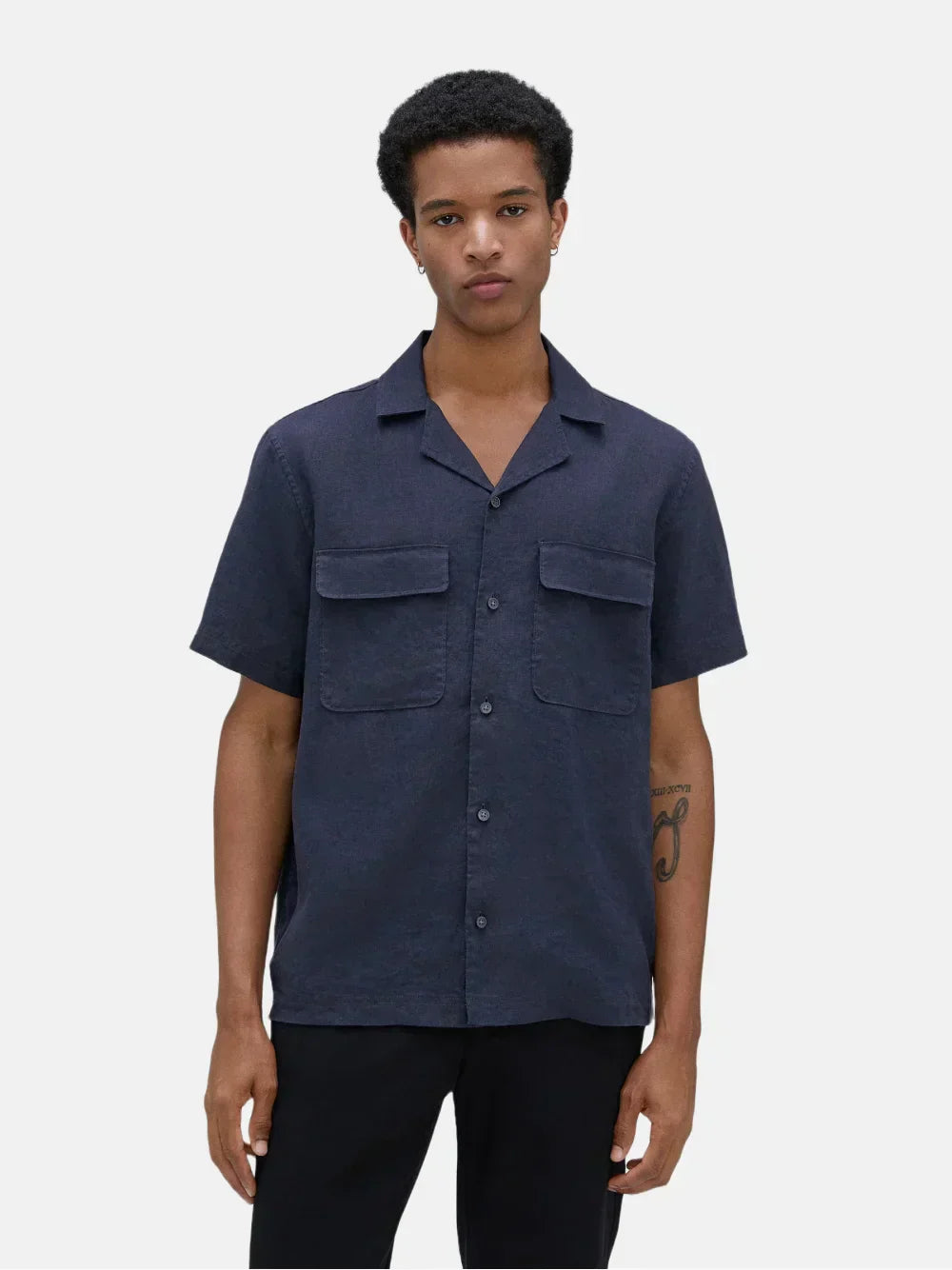 La camisa de manga cacao