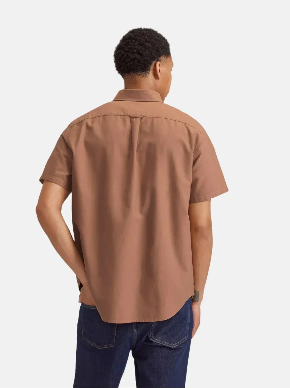 La camisa de manga cacao